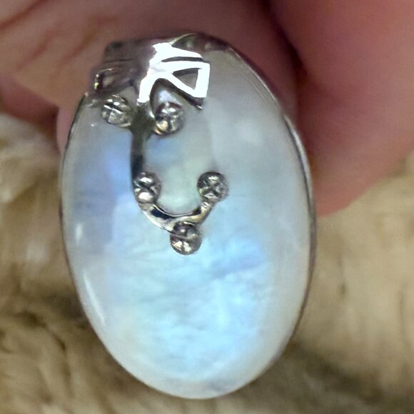 Huge Moonstone cabochon set in sterling silver, Ring size 8. - Picture 2 of 8